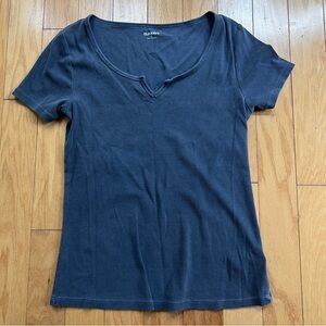 Old Navy women’s tee. Size L
